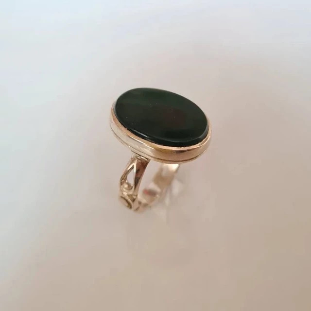 انگشتر مردانه رکاب دست ساز نقره 925 نگین یشم معدنی