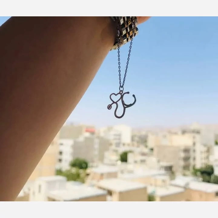 آویز ساعت نقره زیبا طرح گوشی پزشکی