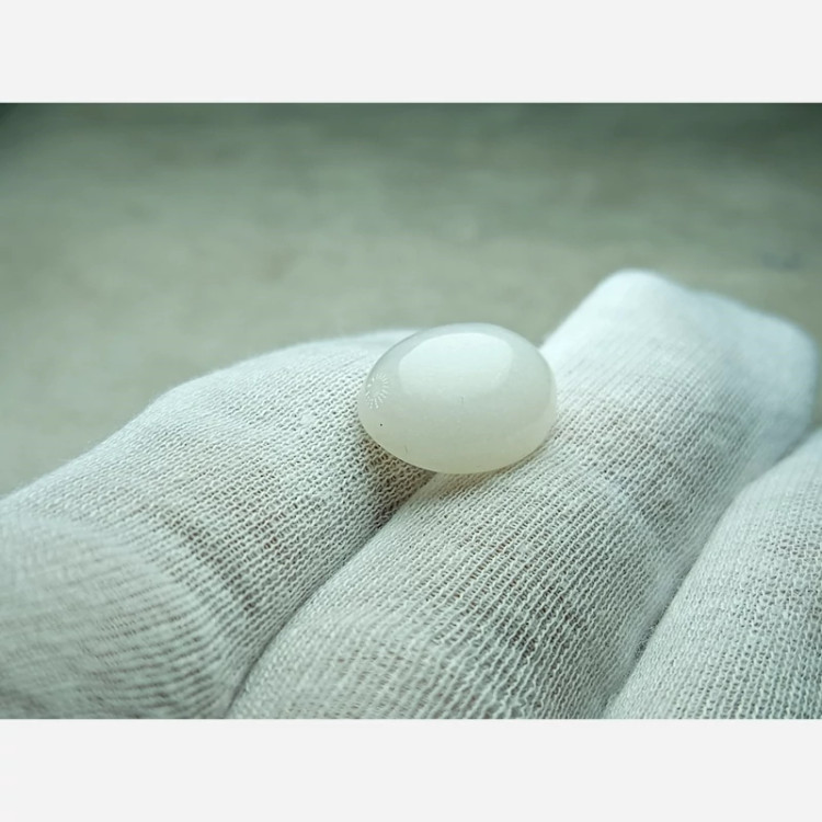 نگین جدید سفید تراش دامله زیبا و چشمگیر