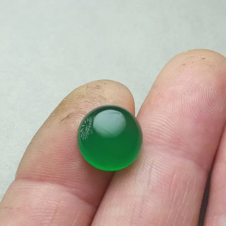 عقیق سبز هندی گرد دایره ای شکل خوشرنگ و زیبا