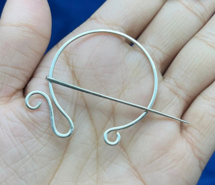 گل سینه نقره مدل نیم دایره