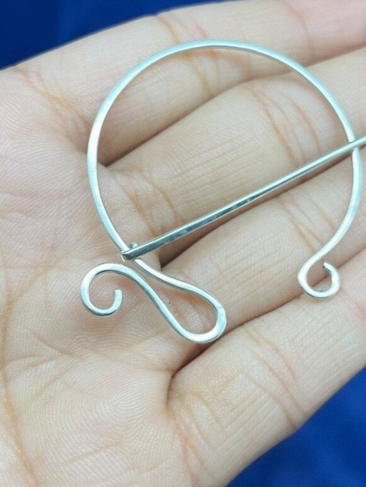 گل سینه نقره مدل نیم دایره