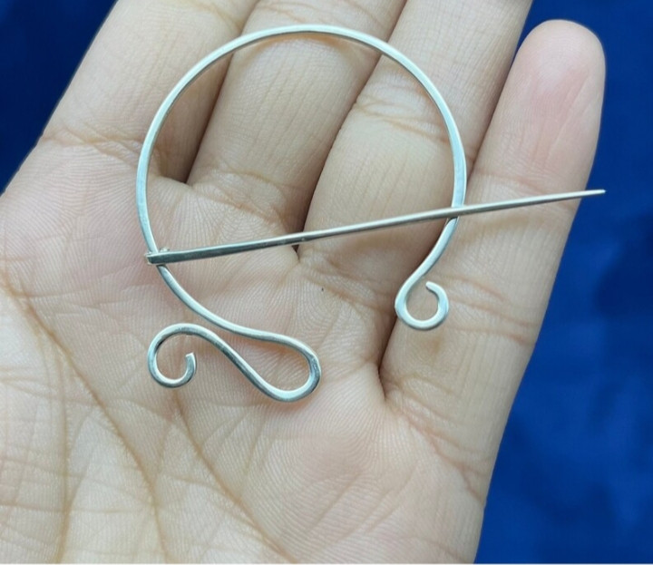 گل سینه نقره مدل نیم دایره