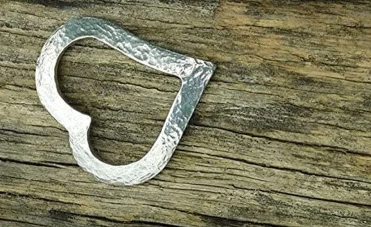 گل سینه نقره مدل قلب بسیار خاص