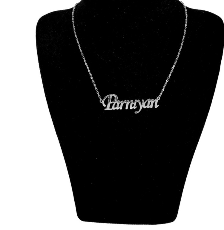 گردنبند نقره دخترانه طرح اسم پرنیان به لاتین parniyan متصل به زنجیر نقره عیار ۹۲۵