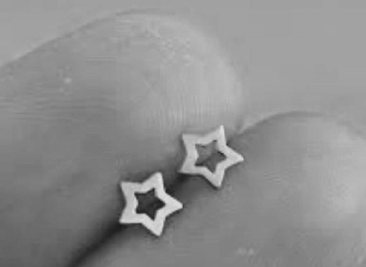 گوشواره نقره میخی مدل ستاره تو خالی