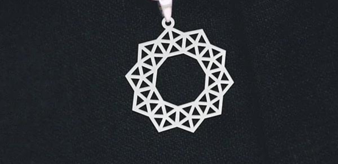 پلاک اویز نقره مدل سنتی بسیار زیبا