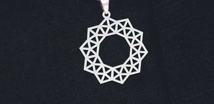 پلاک اویز نقره مدل سنتی بسیار زیبا