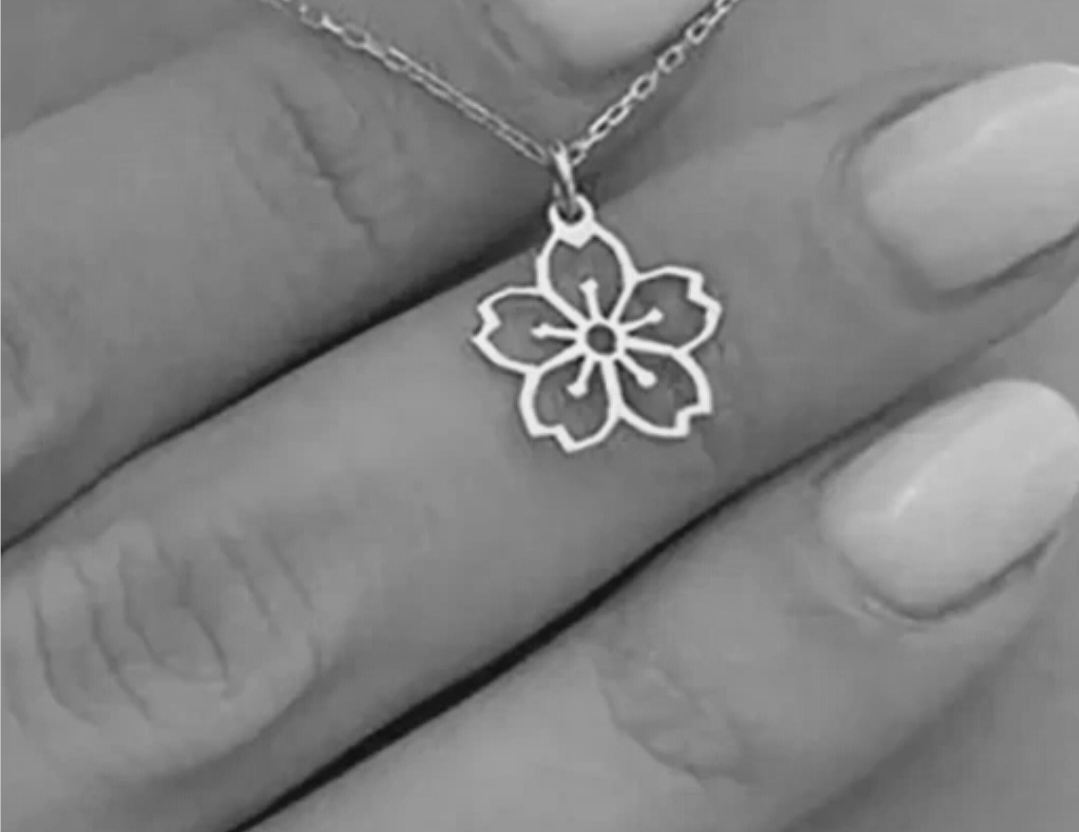 گردن اویز زنانه نقره مدل گل همراه با زنجیر نقره عیار 92۵