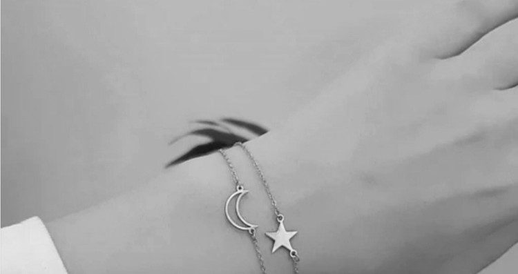 دست بند نقره مدل ماه و ستاره