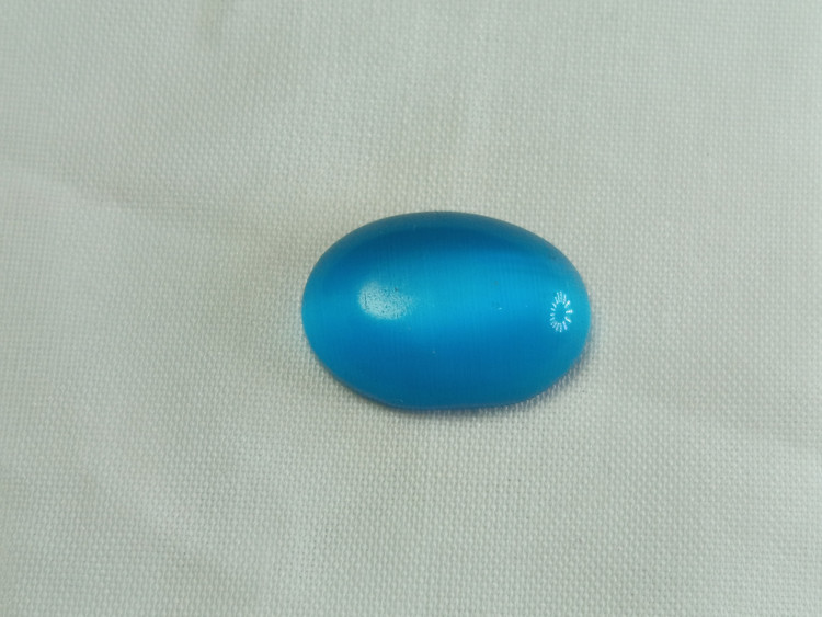 نگین چشم گربه ابی رنگ بیضی شکل
