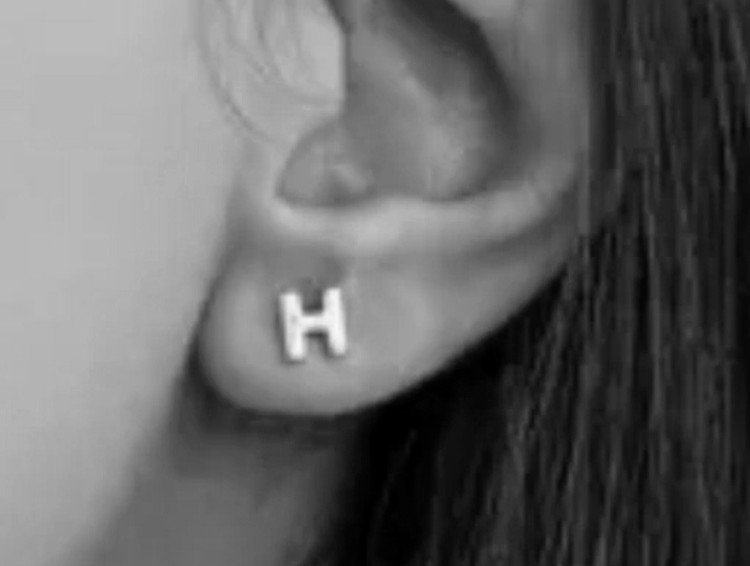 گوشواره نقره میخی مدل حرف H