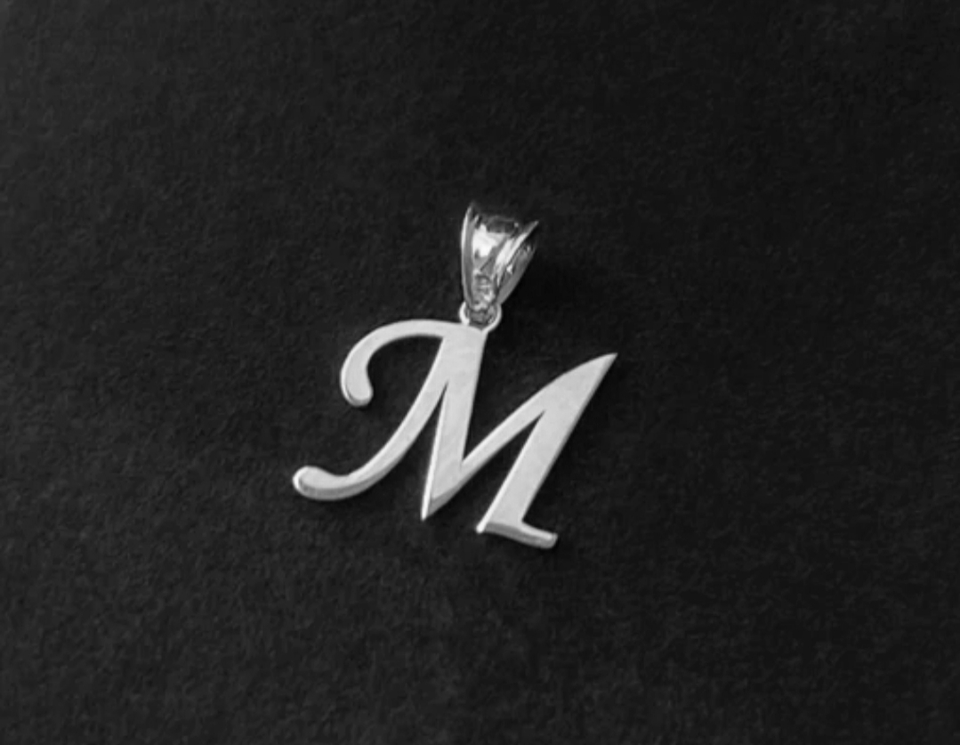 پلاک اویز نقره مدل حرف M