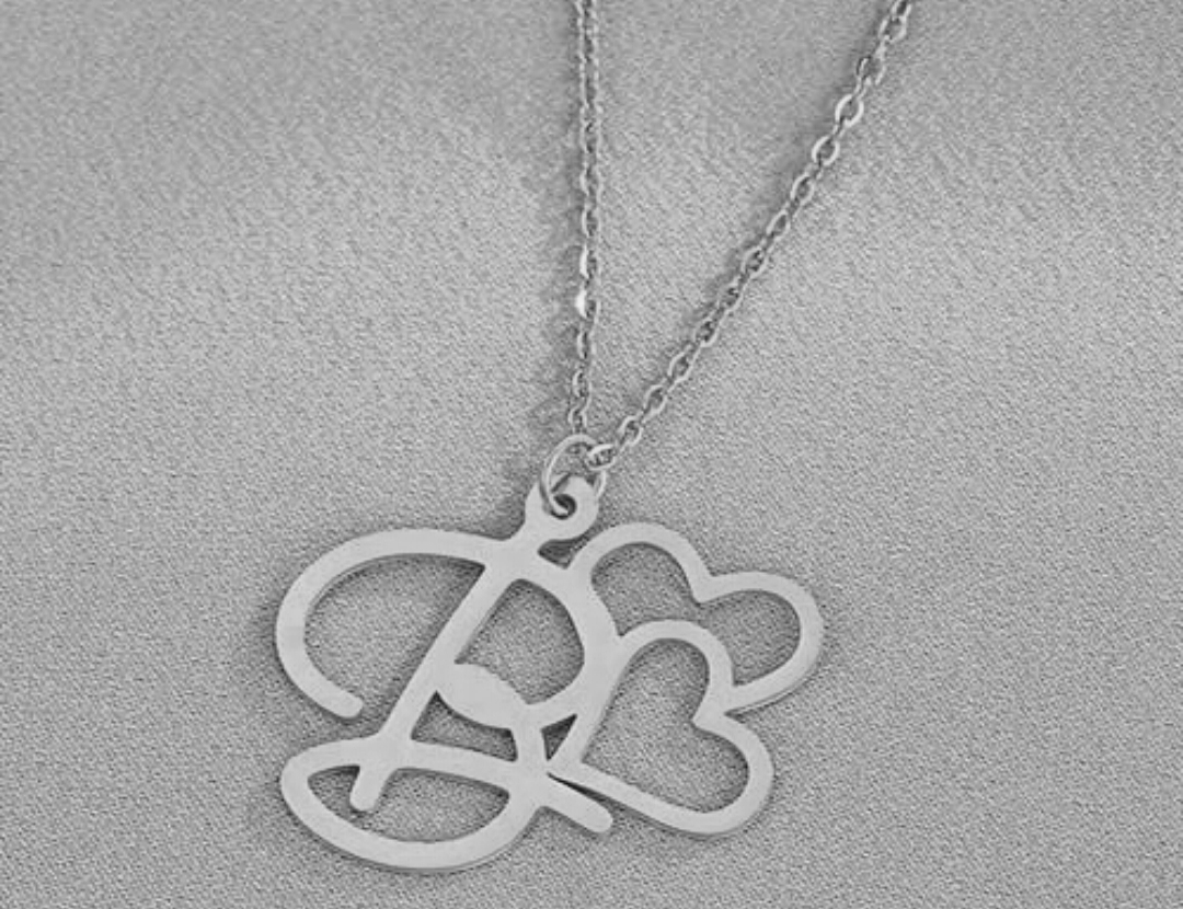 گردنبند نقره مدل حرف B و دو قلب
