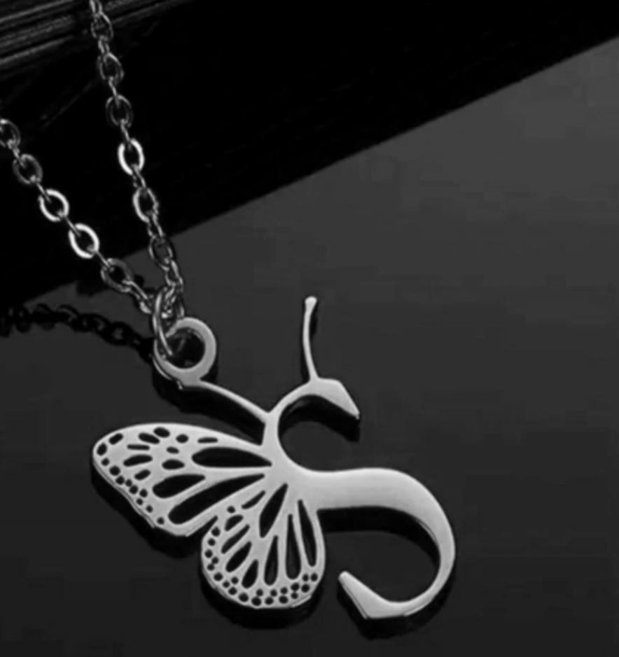 گردنبند نقره مدل حرف S و بال پروانه