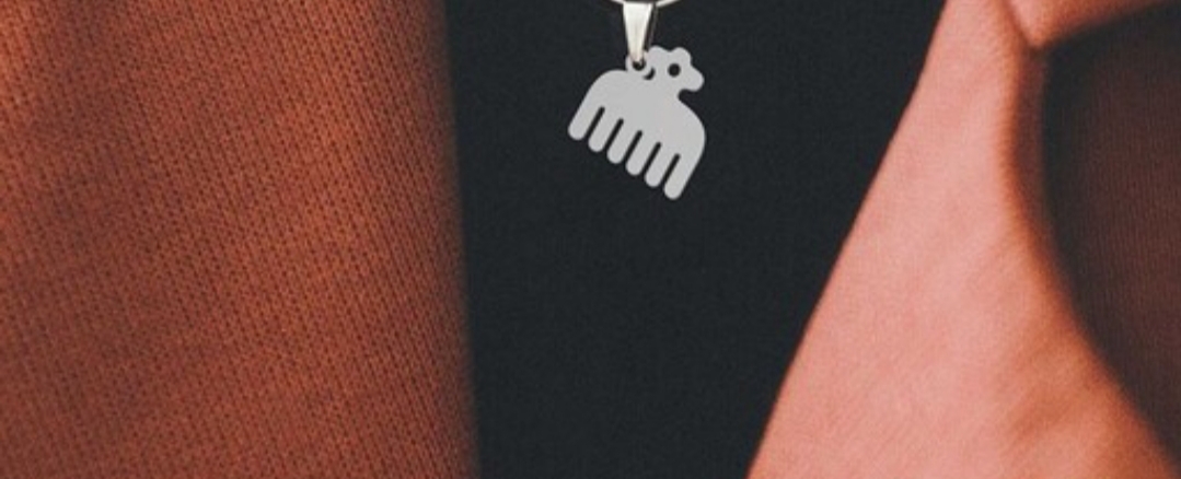 پلاک اویز نقره مدل شانه