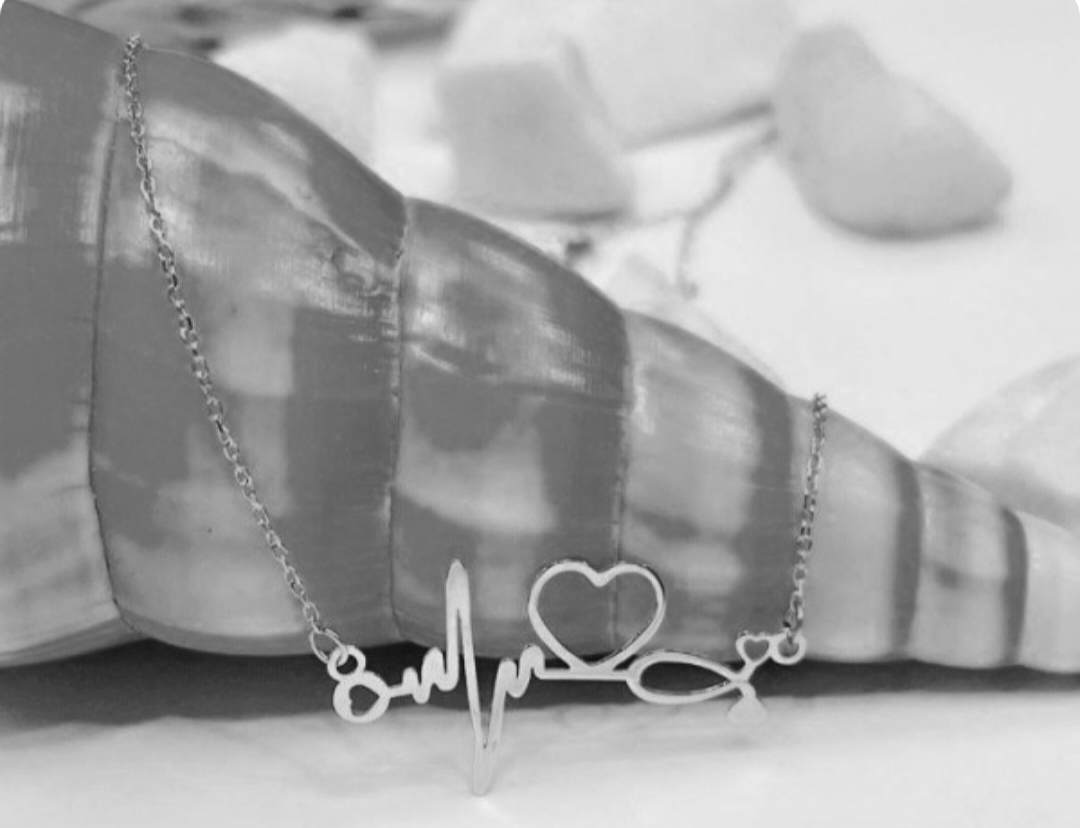 گردنبند زنانه نقره مدل قلب و پزشکی
