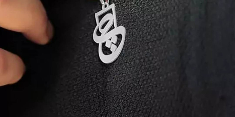 پلاک اویز نقره مدل حرف چ جذاب و زیبا