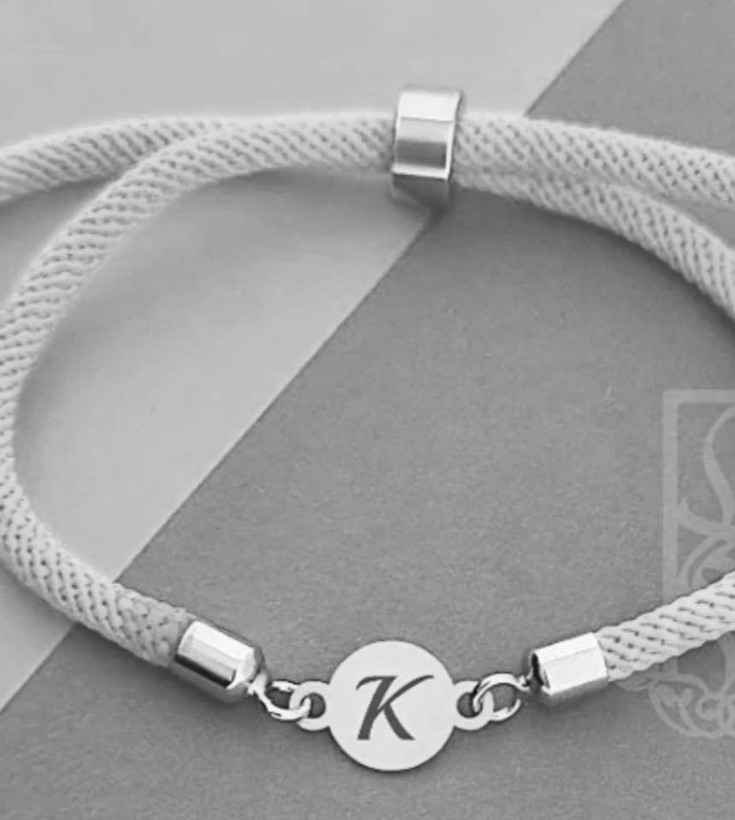 دستبند با پلاک وسط نقره مدل دایره حک شده به حرف K