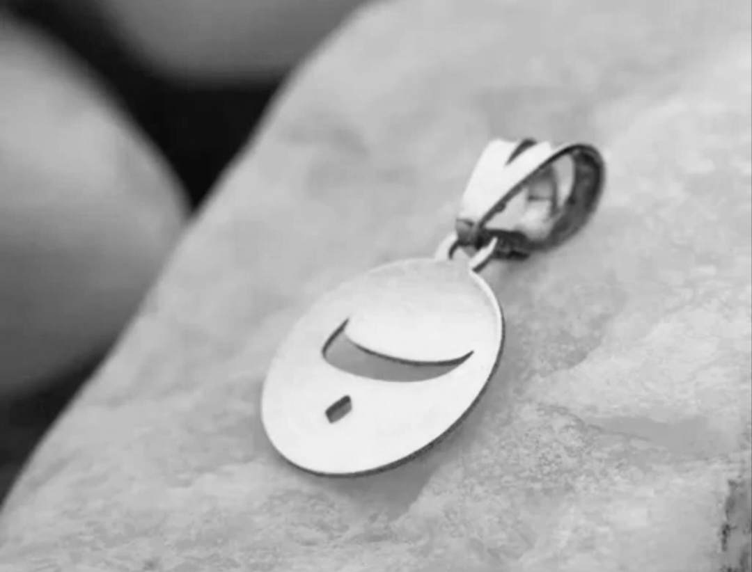 پلاک اویز نقره مدل حک شده حرف ب داخل دایره