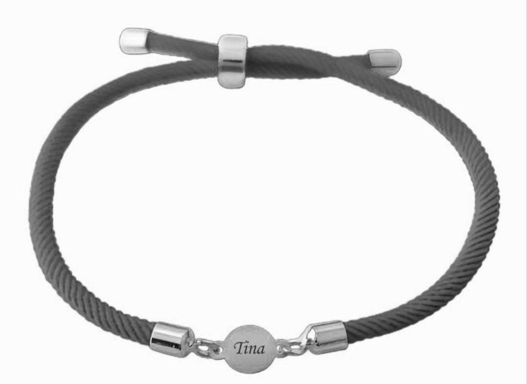 دستبند با پلاک وسط نقره مدل دایره حک شده به اسم تینا به لاتین Tina