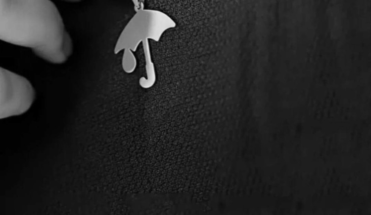پلاک نقره مدل چتر خیس