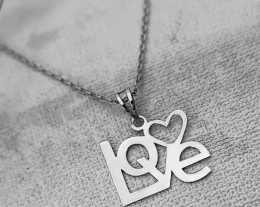 گردنبند نقره مدل Love همراه با زنجیر نقره عیار 925