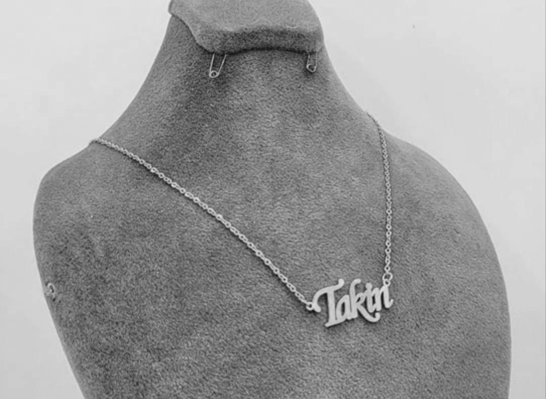 گردنبند نقره مدل اسم تکین به لاتین Takinمتصل به زنجیر نقره عیار 925
