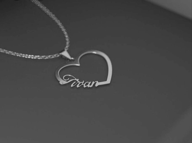 گردنبند نقره مدل قلب و اسم تیوان به لاتین Tivan همراه با زنجیر نقره عیار 925