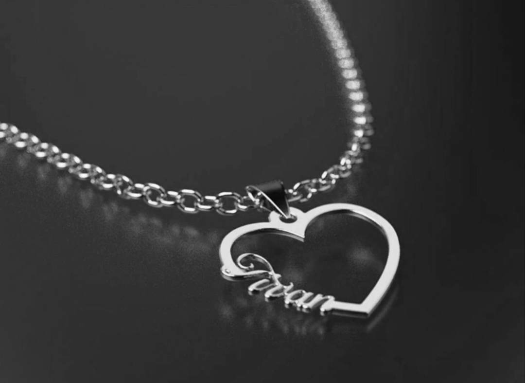 گردنبند نقره مدل قلب و اسم تیوان به لاتین Tivan همراه با زنجیر نقره عیار 925