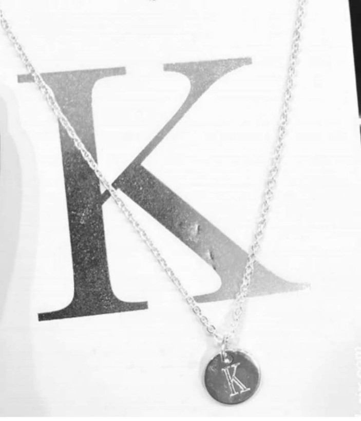 گردنبند نقره مدل حک شده حرف k داخل کادر دایره