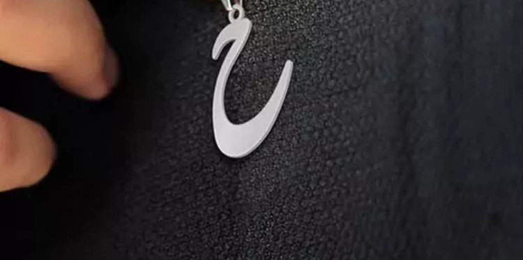 پلاک اویز نقره مدل حرف ح