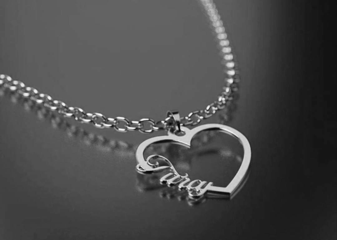 گردنبند نقره مدل قلب و اسم تورج به لاتین Turag همراه با زنجیر نقره عیار 925