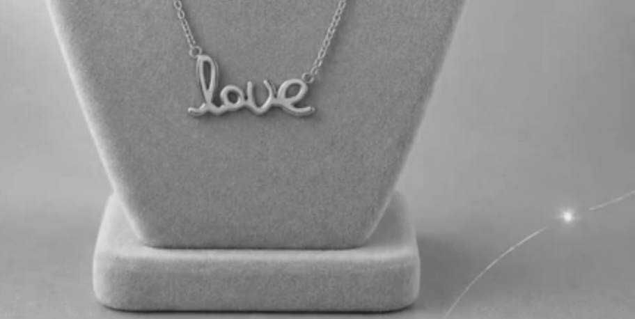 گردنبند نقره مدل Love متصل به زنجیر نقره